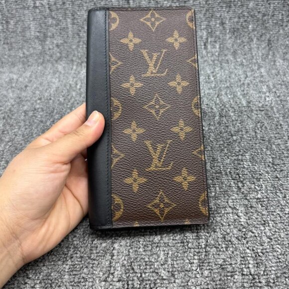 Louis Vuitton Long Leather Wallet 365-081825 - Picture 1 of 9